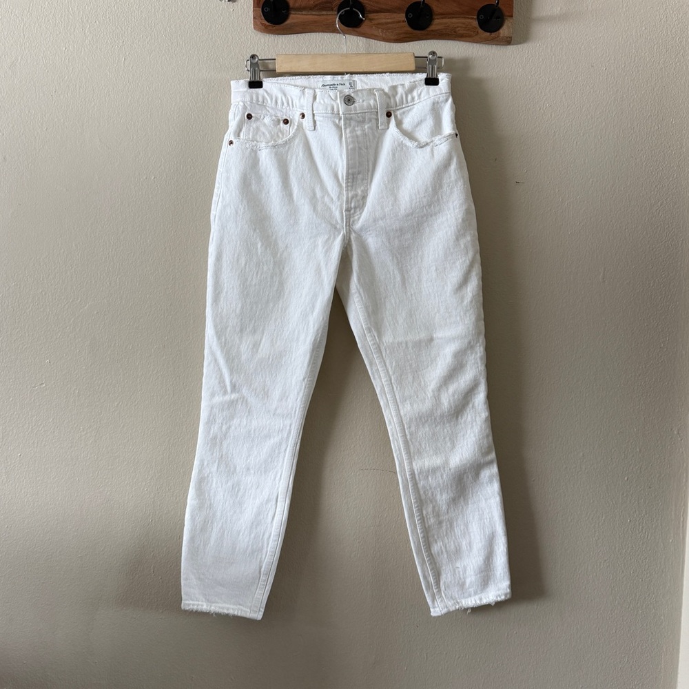 Abercrombie & Fitch The Skinny High Rise White Jeans Size 27 Raw Hem Coastal